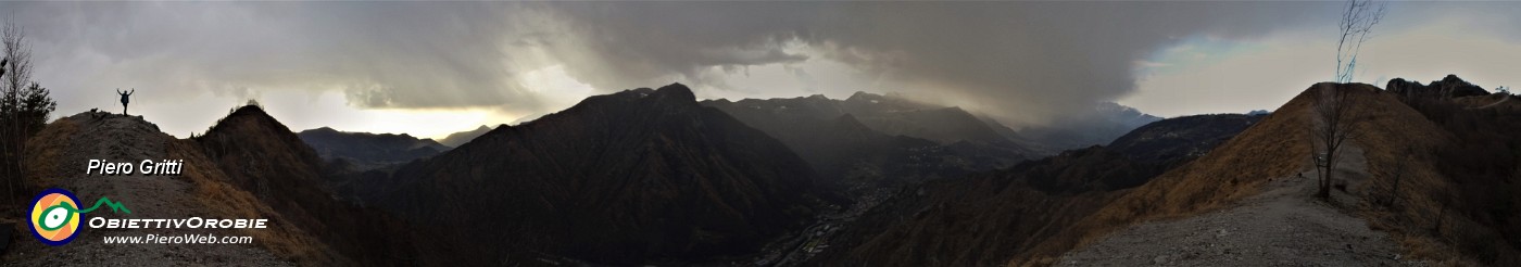 88 Panoramica dalla linea tagliafuoco verso il Pizzo di Spino e sulla Valle Brembana.jpg